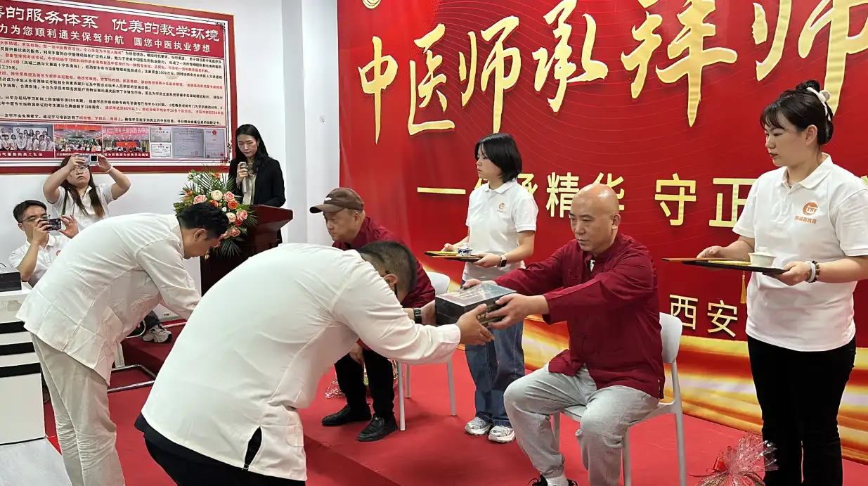 9月师承拜师仪式-老师回礼